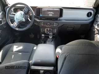 2024 Jeep Wrangler Sport S z VIN 1C4PJXDGXRW334039, wystawiony jako Copart lot #62534415 z przebiegiem 13 528 mil mil oraz Szkoda całkowita • Salvage title. Historia ofert i sprzedaży dostępna na DreamBid. Obrazek 8.
