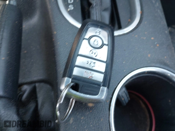 2022 Ford Mustang EcoBoost z VIN 1FATP8UH4N5102828, wystawiony jako IAAI lot #42073571 z przebiegiem 69 931 mil mil oraz . Historia ofert i sprzedaży dostępna na DreamBid. Obrazek 11.
