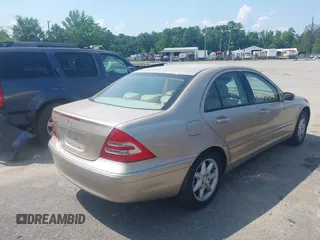 2002 Mercedes-Benz C 230/260/280/320 z VIN WDBRF61J32E005536, wystawiony jako IAAI lot #42527472 z przebiegiem 9 601 mil mil oraz . Historia ofert i sprzedaży dostępna na DreamBid. Obrazek 4.