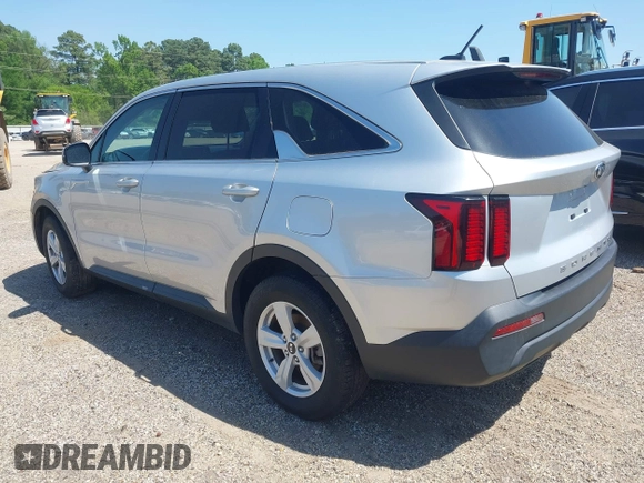 2021 Kia Sorento LX with VIN 5XYRG4LC3MG052013, listed as a IAAI auction lot 41930953 with 86,429 mi miles. Bid and sale history available at carsss.com. Image 3.