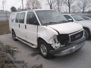 2014 GMC Savana Cargo Van with VIN 1GTW7FCA3E1915858, listed as a Copart auction lot 81833324 with 249,661 mi miles and Salvage Title. Bid and sale history available at carsss.com. Image 4.