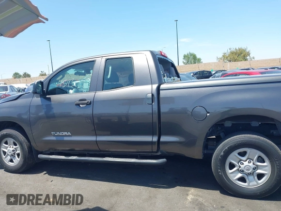 2013 Toyota Tundra z VIN 5TFRM5F15DX053654, wystawiony jako IAAI lot #42324593 z przebiegiem 128 206 mil mil oraz . Historia ofert i sprzedaży dostępna na DreamBid. Obrazek 14.