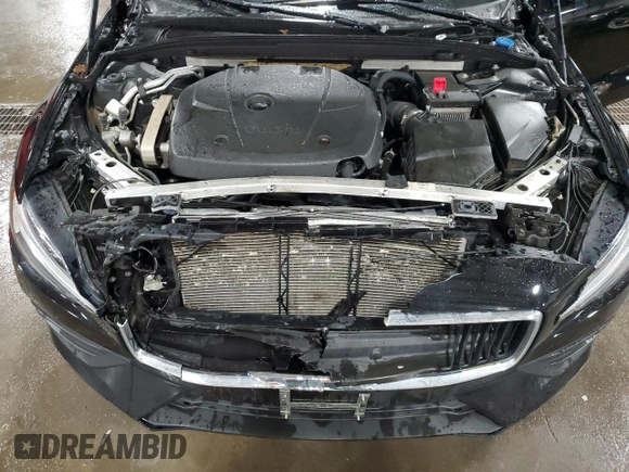 2020 Volvo V60 Momentum z VIN YV1102EK2L2361873, wystawiony jako Copart lot #47556795 z przebiegiem 55 975 mil mil oraz Szkoda całkowita • Salvage title. Historia ofert i sprzedaży dostępna na DreamBid. Obrazek 13.