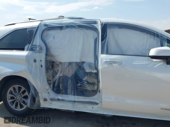 2021 Toyota Sienna XLE with VIN 5TDYRKEC6MS055675, listed as a IAAI auction lot 42044563 with 7,470 mi miles and . Bid and sale history available at DreamBid. Image 14.
