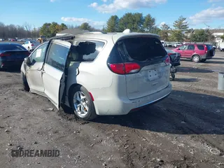 2017 Chrysler Pacifica Touring L z VIN 2C4RC1BGXHR794828, wystawiony jako IAAI lot #41213132 z przebiegiem Nie podano mil oraz . Historia ofert i sprzedaży dostępna na DreamBid. Obrazek 3.