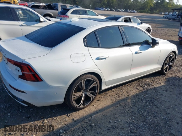 2024 Volvo S60 Plus Dark Theme z VIN 7JRL12TL6RG310347, wystawiony jako IAAI lot #40331210 z przebiegiem 1 259 mil mil oraz . Historia ofert i sprzedaży dostępna na DreamBid. Obrazek 4.