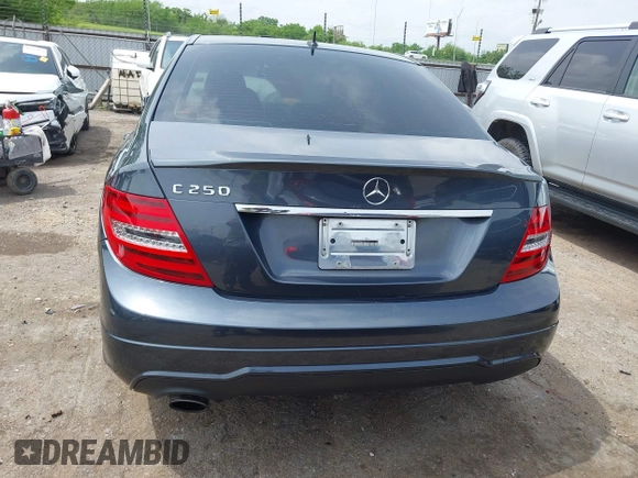 2013 Mercedes-Benz C 250 Sport z VIN WDDGF4HB5DA781713, wystawiony jako IAAI lot #42109186 z przebiegiem 142 167 mil mil oraz . Historia ofert i sprzedaży dostępna na DreamBid. Obrazek 16.