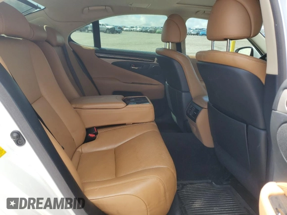 2014 Lexus LS 460 z VIN JTHCL5EF5E5022213, wystawiony jako Copart lot #55564585 z przebiegiem 176 053 mil mil oraz Szkoda całkowita • Salvage title. Historia ofert i sprzedaży dostępna na DreamBid. Obrazek 10.