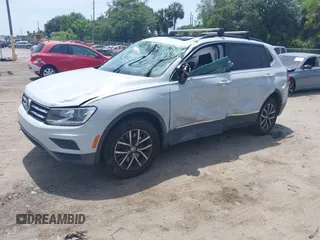 2018 Volkswagen Tiguan SEL with VIN 3VV3B7AX4JM201878, listed as a IAAI auction lot 42083809 with 115,956 mi miles and . Bid and sale history available at DreamBid. Image 2.