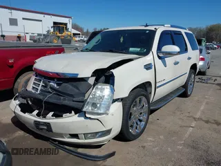 2008 Cadillac Escalade with VIN 1GYEC63818R224347, listed as a IAAI auction lot 41751039 with 240,110 mi miles. Bid and sale history available at carsss.com. Image 2.