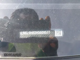 2017 Lincoln Continental Livery z VIN 1LN6L9HK0H5609577, wystawiony jako IAAI lot #42185192 z przebiegiem 232 644 mil mil oraz . Historia ofert i sprzedaży dostępna na DreamBid. Obrazek 9.
