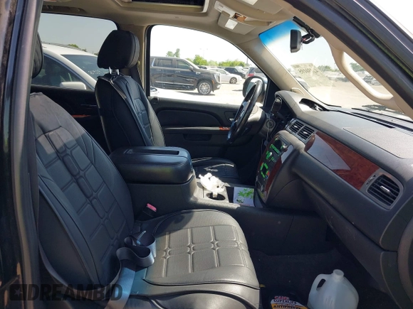 2011 Chevrolet Suburban LT with VIN 1GNSCJE09BR235355, listed as a IAAI auction lot 42030105 with 308,576 mi miles. Bid and sale history available at carsss.com. Image 5.