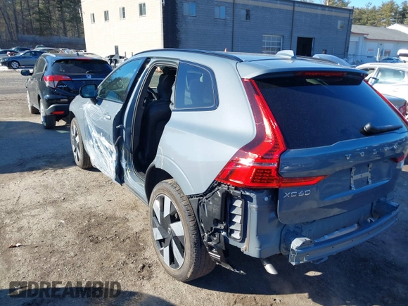 2024 Volvo XC60 Recharge Plug-In Hybrid Plus Dark Theme with VIN YV4H60DL0R1918759, listed as a IAAI auction lot 41495835 with 3,277 mi miles. Bid and sale history available at carsss.com. Image 3.