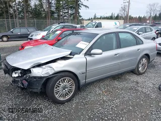 2004 Volvo S80 with VIN YV1TS91Z741370574, listed as a IAAI auction lot 41765504 with 201,008 mi miles. Bid and sale history available at carsss.com. Image 18.