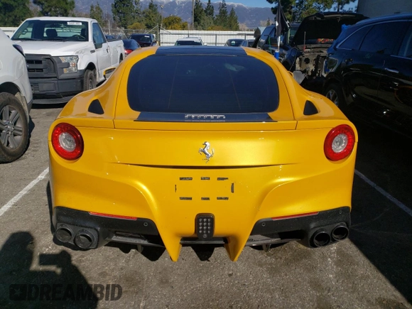 2014 Ferrari F12 z VIN ZFF74UHT5E0203242, wystawiony jako Copart lot #39032483 z przebiegiem 7 926 mil mil oraz Szkoda całkowita • Salvage title. Historia ofert i sprzedaży dostępna na DreamBid. Obrazek 6.
