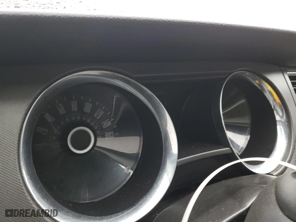 2014 Ford Mustang V6 with VIN 1ZVBP8AM8E5250565, listed as a Copart auction lot 84320874 with 0 mi miles and Salvage Title. Bid and sale history available at carsss.com. Image 9.