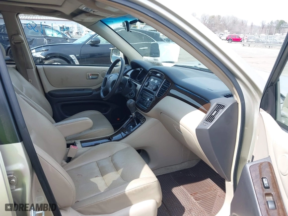2003 Toyota Highlander with VIN JTEHF21A330105555, listed as a IAAI auction lot 41802341 with 133,872 mi miles. Bid and sale history available at carsss.com. Image 5.