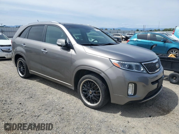 2015 Kia Sorento SX z VIN 5XYKW4A78FG581437, wystawiony jako Copart lot #57281105 z przebiegiem 114 270 mil mil oraz Czysty tytuł • Clean title. Historia ofert i sprzedaży dostępna na DreamBid. Obrazek 4.