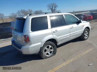 2008 Honda Pilot SE with VIN 5FNYF28398B002015, listed as a IAAI auction lot 41808545 with 286,622 mi miles. Bid and sale history available at carsss.com. Image 4.