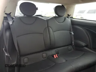 2011 MINI Hardtop z VIN WMWSU3C56BT096298, wystawiony jako Copart lot #55764375 z przebiegiem 141 499 mil mil oraz Szkody całkowita. Historia ofert i sprzedaży dostępna na DreamBid. Obrazek 10.