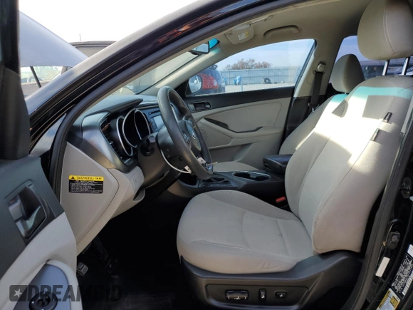 2015 Kia Optima LX z VIN 5XXGM4A76FG517607, wystawiony jako Copart lot #56585135 z przebiegiem 106 702 mil mil oraz Szkoda całkowita • Salvage title. Historia ofert i sprzedaży dostępna na DreamBid. Obrazek 7.