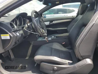 2013 Mercedes-Benz C 250 z VIN WDDGJ4HBXDG089068, wystawiony jako Copart lot #59418245 z przebiegiem 87 912 mil mil oraz Szkoda całkowita • Salvage title. Historia ofert i sprzedaży dostępna na DreamBid. Obrazek 7.