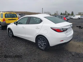 2019 Toyota Yaris L z VIN 3MYDLBYV5KY506616, wystawiony jako IAAI lot #41905500 z przebiegiem 62 758 mil mil oraz . Historia ofert i sprzedaży dostępna na DreamBid. Obrazek 3.