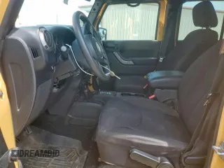 2013 Jeep Wrangler Unlimited Sport z VIN 1C4BJWDG7DL650142, wystawiony jako Copart lot #56846935 z przebiegiem 69 371 mil mil oraz Szkoda całkowita • Salvage title. Historia ofert i sprzedaży dostępna na DreamBid. Obrazek 7.