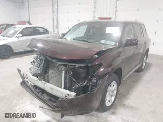 2013 Toyota Highlander with VIN 5TDBK3EH2DS265394, listed as a IAAI auction lot 41216463 with 141,095 mi miles. Bid and sale history available at carsss.com. Image 6.