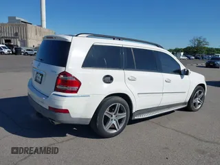 2007 Mercedes-Benz GL 450 z VIN 4JGBF71E57A153984, wystawiony jako IAAI lot #42291789 z przebiegiem 169 406 mil mil oraz . Historia ofert i sprzedaży dostępna na DreamBid. Obrazek 4.