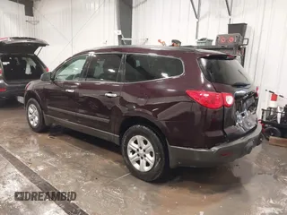 2010 Chevrolet Traverse LS z VIN 1GNLREED4AS117654, wystawiony jako IAAI lot #42234993 z przebiegiem 99 768 mil mil oraz . Historia ofert i sprzedaży dostępna na DreamBid. Obrazek 3.