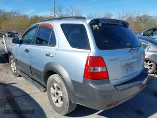 2008 Kia Sorento EX with VIN KNDJD736385772847, listed as a IAAI auction lot 41320746 with 161,942 mi miles. Bid and sale history available at carsss.com. Image 3.