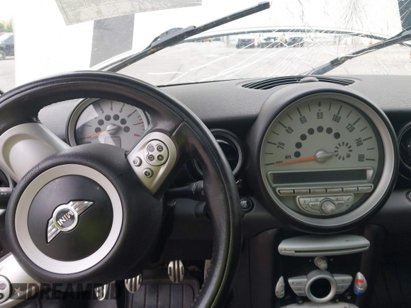 2007 MINI Hardtop S with VIN WMWMF73587TL87127, listed as a IAAI auction lot 42648540 with Not provided miles and . Bid and sale history available at DreamBid. Image 7.