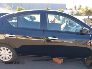 2016 Nissan Versa S z VIN 3N1CN7APXGL828172, wystawiony jako IAAI lot #40830717 z przebiegiem 53 910 mil mil oraz . Historia ofert i sprzedaży dostępna na DreamBid. Obrazek 13.