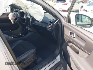 2022 Volvo XC40 R-Design z VIN YV4AC2HM9N2771189, wystawiony jako IAAI lot #41923125 z przebiegiem 24 125 mil mil oraz . Historia ofert i sprzedaży dostępna na DreamBid. Obrazek 5.