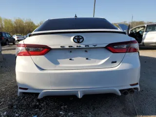 2022 Toyota Camry SE z VIN 4T1T11AK4NU063159, wystawiony jako Copart lot #53105395 z przebiegiem 43 679 mil mil oraz Szkoda całkowita • Salvage title. Historia ofert i sprzedaży dostępna na DreamBid. Obrazek 6.