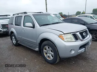 2008 Nissan Pathfinder SE z VIN 5N1AR18B98C653440, wystawiony jako IAAI lot #42539360 z przebiegiem 210 968 mil mil oraz . Historia ofert i sprzedaży dostępna na DreamBid. Obrazek 1.