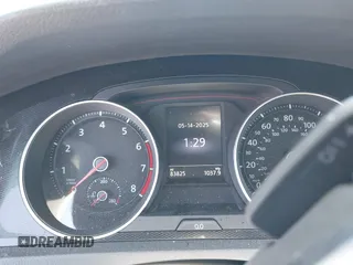 2015 Volkswagen GTI S z VIN 3VW4T7AUXFM098038, wystawiony jako IAAI lot #42279581 z przebiegiem 83 825 mil mil oraz . Historia ofert i sprzedaży dostępna na DreamBid. Obrazek 7.