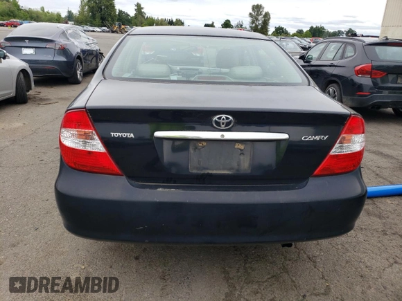 2004 Toyota Camry LE z VIN 4T1BE32KX4U380789, wystawiony jako Copart lot #57142645 z przebiegiem 226 106 mil mil oraz Szkoda całkowita • Salvage title. Historia ofert i sprzedaży dostępna na DreamBid. Obrazek 6.