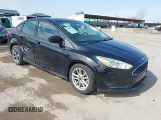 2018 Ford Focus SE z VIN 1FADP3FE7JL302490, wystawiony jako IAAI lot #41570562 z przebiegiem 103 107 mil mil oraz . Historia ofert i sprzedaży dostępna na DreamBid. Obrazek 1.