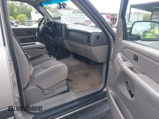 2006 Chevrolet Tahoe LS z VIN 1GNEC13V86R135510, wystawiony jako IAAI lot #42123092 z przebiegiem 370 153 mil mil oraz . Historia ofert i sprzedaży dostępna na DreamBid. Obrazek 5.