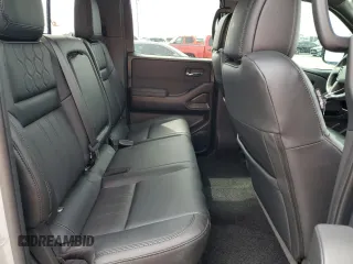 2022 Nissan Frontier SV z VIN 1N6ED1EK5NN631411, wystawiony jako Copart lot #57287645 z przebiegiem 25 027 mil mil oraz Szkoda całkowita • Salvage title. Historia ofert i sprzedaży dostępna na DreamBid. Obrazek 10.