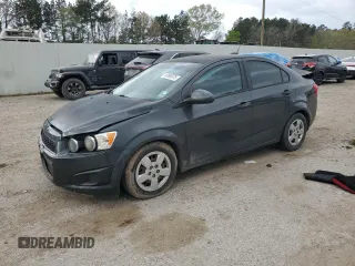 2016 Chevrolet Sonic LS z VIN 1G1JA5SH5G4106781, wystawiony jako Copart lot #49690075 z przebiegiem 132 673 mil mil oraz Szkoda całkowita • Salvage title. Historia ofert i sprzedaży dostępna na DreamBid. Obrazek 1.