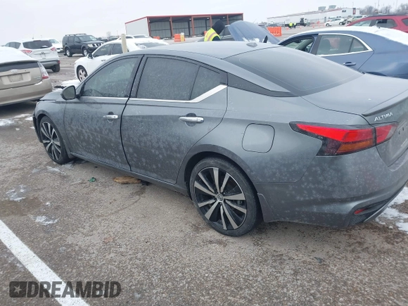 2020 Nissan Altima Platinum with VIN 1N4BL4FV9LC133178, listed as a IAAI auction lot 40982992 with 59,852 mi miles and . Bid and sale history available at carsss.com. Image 3.
