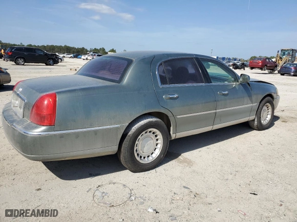 2006 Lincoln Town Car Signature with VIN 1LNHM81V56Y648066, listed as a Copart auction lot 45041495 with 189,137 mi miles and Salvage Title. Bid and sale history available at carsss.com. Image 3.