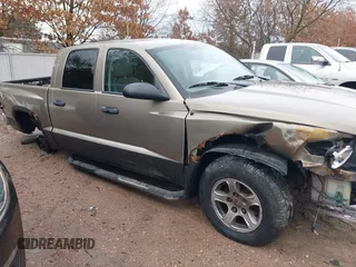 2006 Dodge Dakota SLT with VIN 1D7HW48K36S633092, listed as a IAAI auction lot 41617787 with 201,725 mi miles. Bid and sale history available at carsss.com. Image 1.