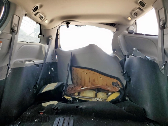 2018 Toyota Sienna SE with VIN 5TDXZ3DC4JS916138, listed as a Copart auction lot 57165495 with 120,764 mi miles and Salvage title. Bid and sale history available at DreamBid. Image 10.
