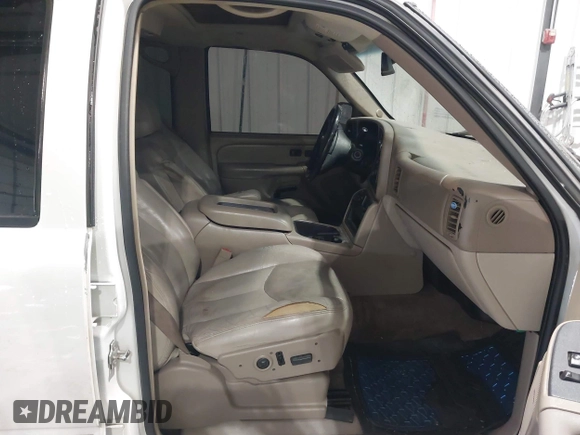 2005 Chevrolet Tahoe Z71 z VIN 1GNEK13TX5R139378, wystawiony jako IAAI lot #41267070 z przebiegiem 229 243 mil mil oraz . Historia ofert i sprzedaży dostępna na DreamBid. Obrazek 5.