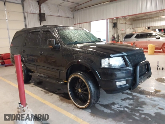 2004 Ford Expedition Eddie Bauer z VIN 1FMRU17W54LA37458, wystawiony jako IAAI lot #42155355 z przebiegiem 190 605 mil mil oraz . Historia ofert i sprzedaży dostępna na DreamBid. Obrazek 1.