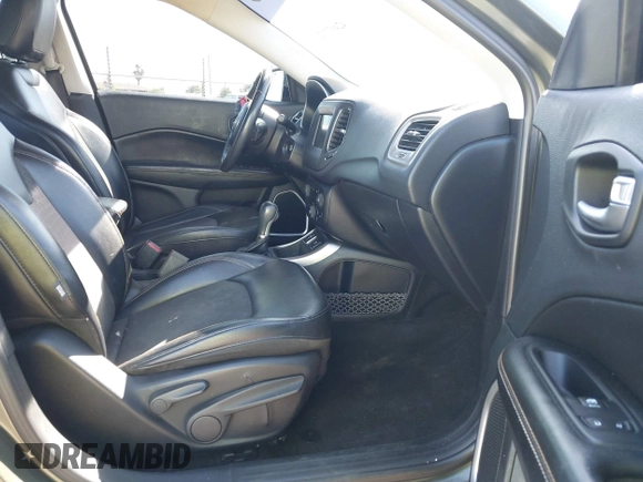 2017 Jeep Compass Latitude with VIN 3C4NJCBB0HT642901, listed as a IAAI auction lot 42497712 with 130,959 mi miles and . Bid and sale history available at DreamBid. Image 5.